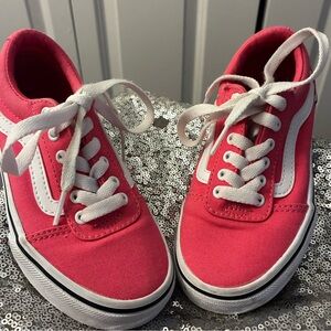Vans Kids Sneakers in Bright Pink Canvas